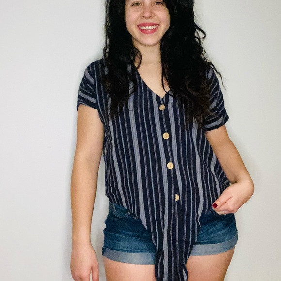 Universal Threads Top - Picture 3 of 4